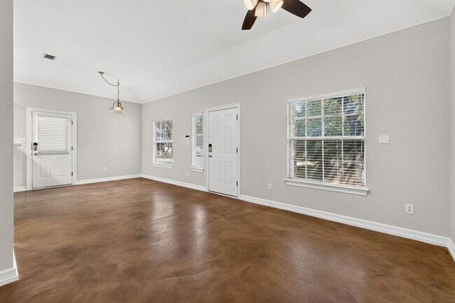 Building Photo - 1002 Castile Rd