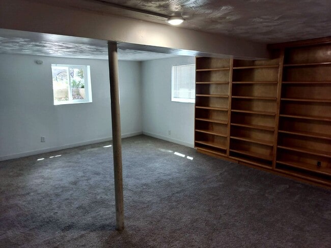 Building Photo - 220 Greenwood Ave