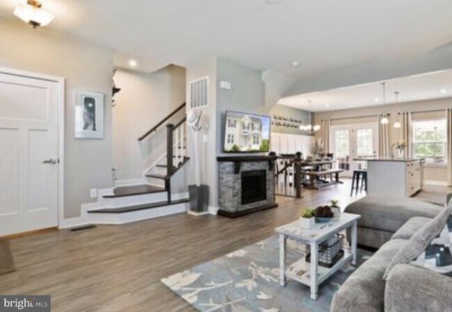 Building Photo - 211 Ontario Dr
