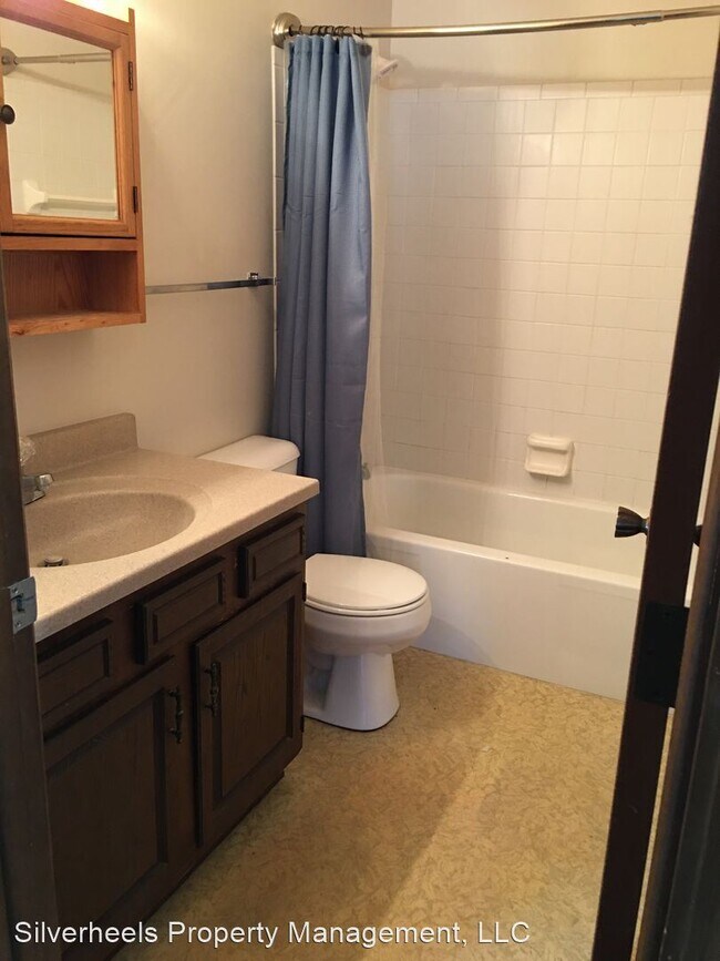 Building Photo - 807 Mitchell Ave