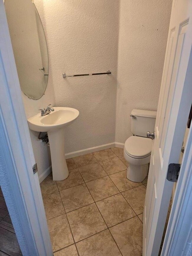 Building Photo - 1457 Paradise Ln