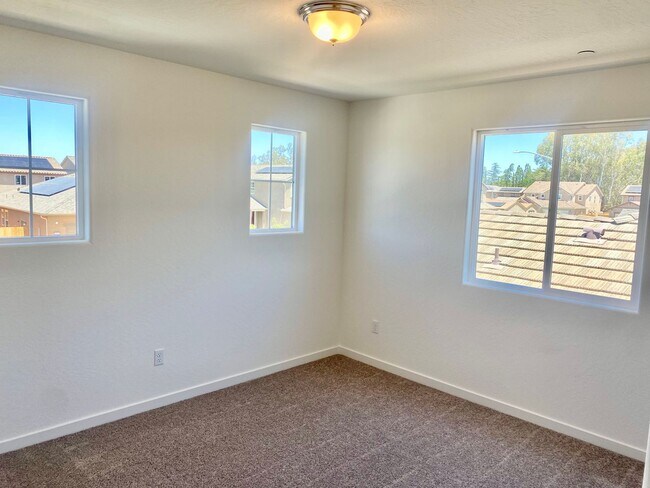 Building Photo - 5 Bedroom In Clovis Unified School District