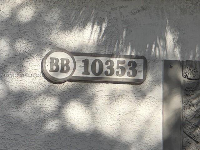 Building Photo - 10353 N Kendall Dr