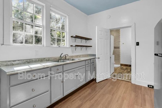 Building Photo - 299 Coming St