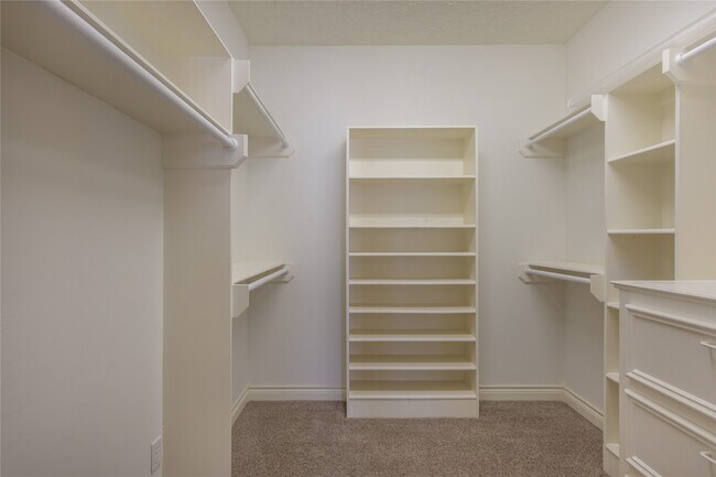 Building Photo - 60 Fairfield Dr