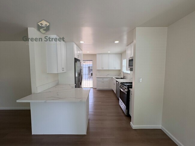 Building Photo - 1719 Oliver Ave