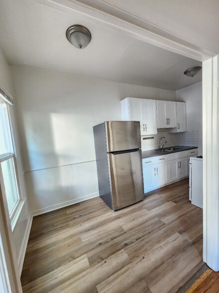 Building Photo - 2025 Cheremoya Ave