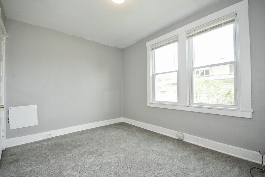 Building Photo - 1037 N 6th St