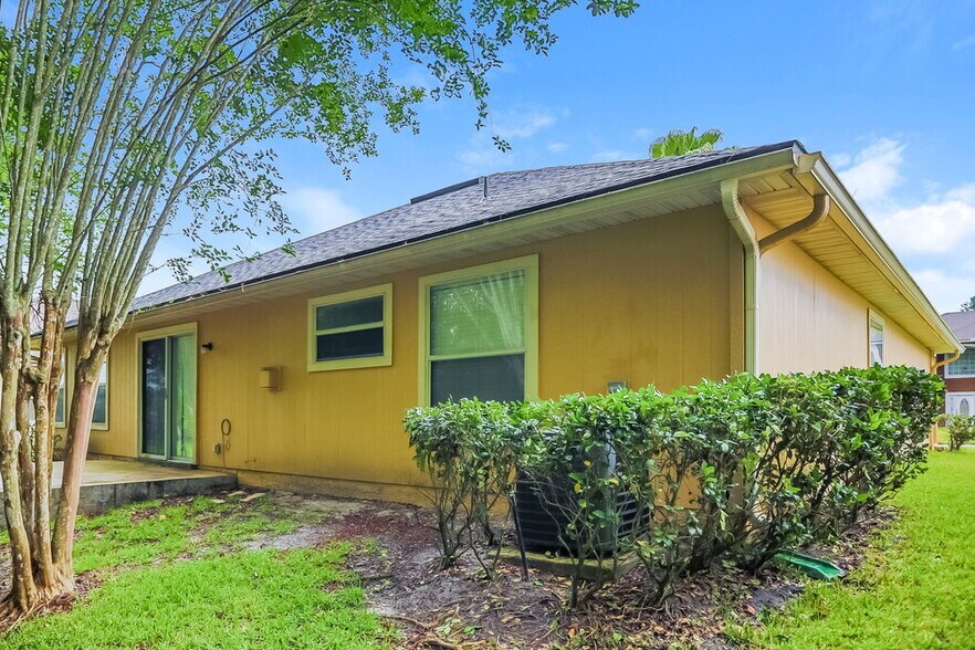 Building Photo - 2171 S Cranbrook Ave