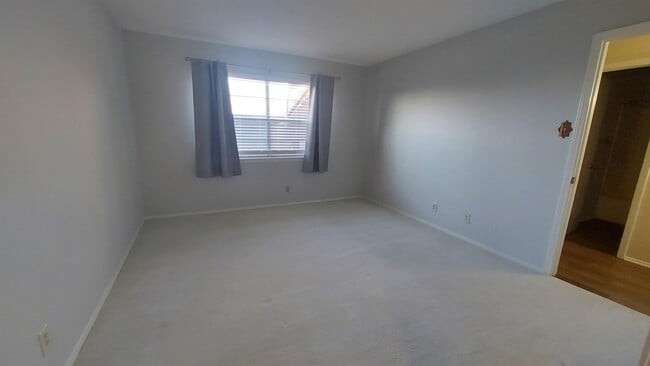 Building Photo - 1214 Hi Stirrup