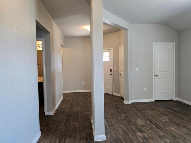 Building Photo - 101 Stellamar Dr