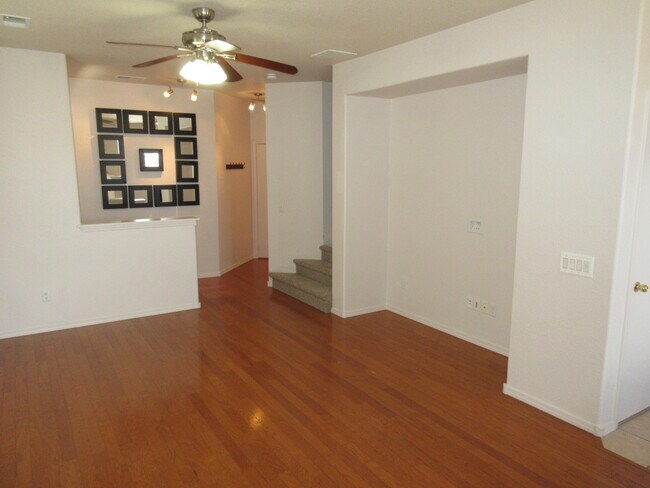 Building Photo - 6501 San Antonio Dr NE