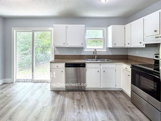 Building Photo - 10905 Elm St