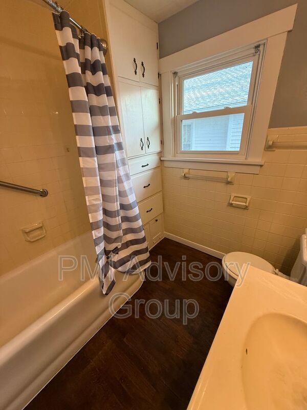 Building Photo - 1228 SW Woodward Ave