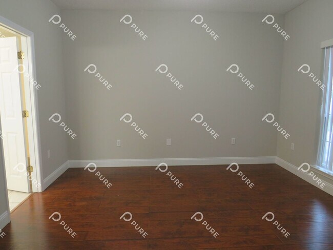 Building Photo - 202 Marlboro Way