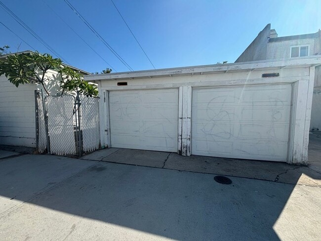 Building Photo - 4172-4176 CHEROKEE AVENUE