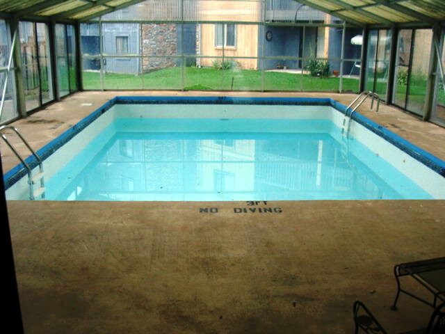 Building Photo - 523 Meadowview Dr