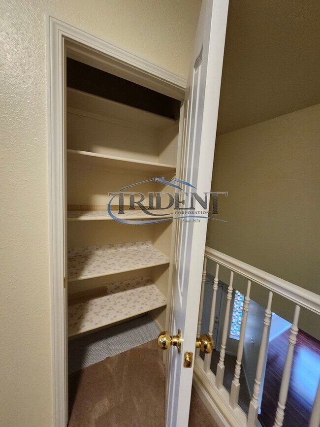 Building Photo - 4 bedroom 3 bath near schools and parks