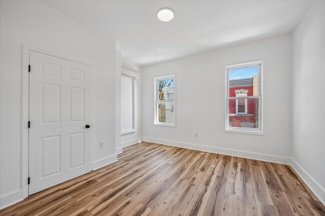 Building Photo - 3BR/1BA | Fully Renovated | Fast Approval