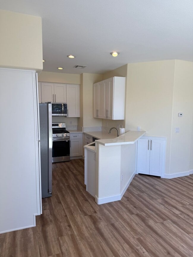 Building Photo - 2 story home in NLV