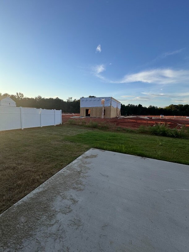 Building Photo - Sign a 12-month lease now and receive the ...