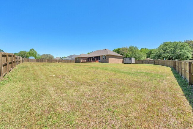 Building Photo - Stunning 4 Bedroom in PRIME Location!!  South of I-10!!