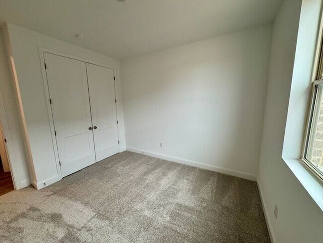 Building Photo - MOVE IN SPECIAL-3 bedroom with study/flex/office/keeping room