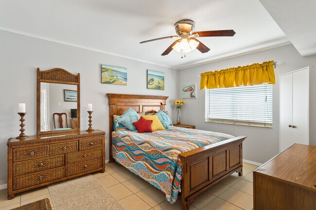 Building Photo - 208 W Saturn Ln