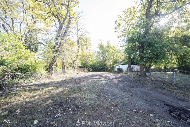 Building Photo - 2945 N Denny St