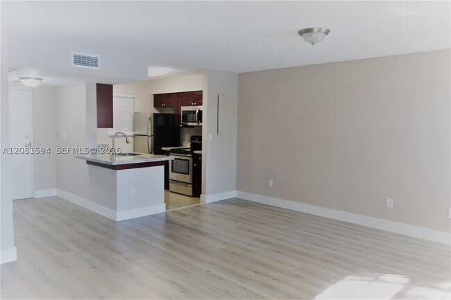 Building Photo - 2880 N Oakland Forest Dr