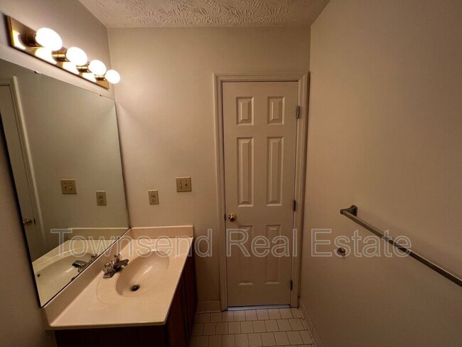 Building Photo - 1016 Ancestry Dr