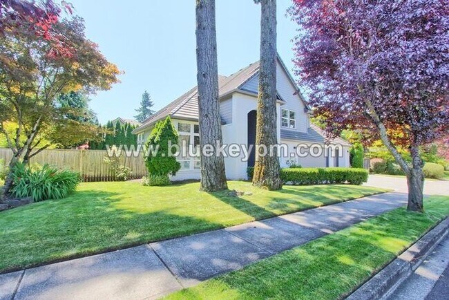 Building Photo - 3 Bed, 2.5 Baths Luxury Home Located Near ...