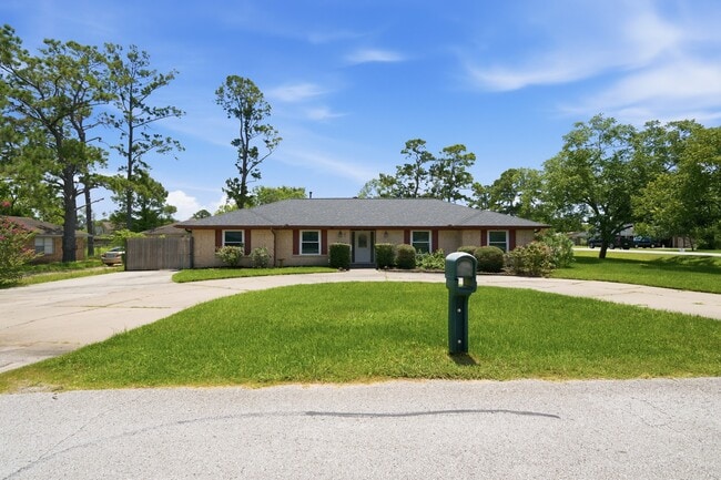Building Photo - 2607 Brom-Bones Dr