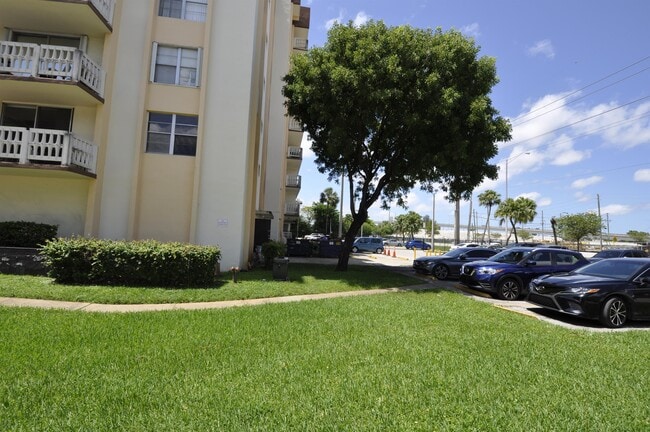 Building Photo - 15600 NW 7th Ave