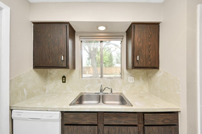 Building Photo - 1307 Glen Echo Dr
