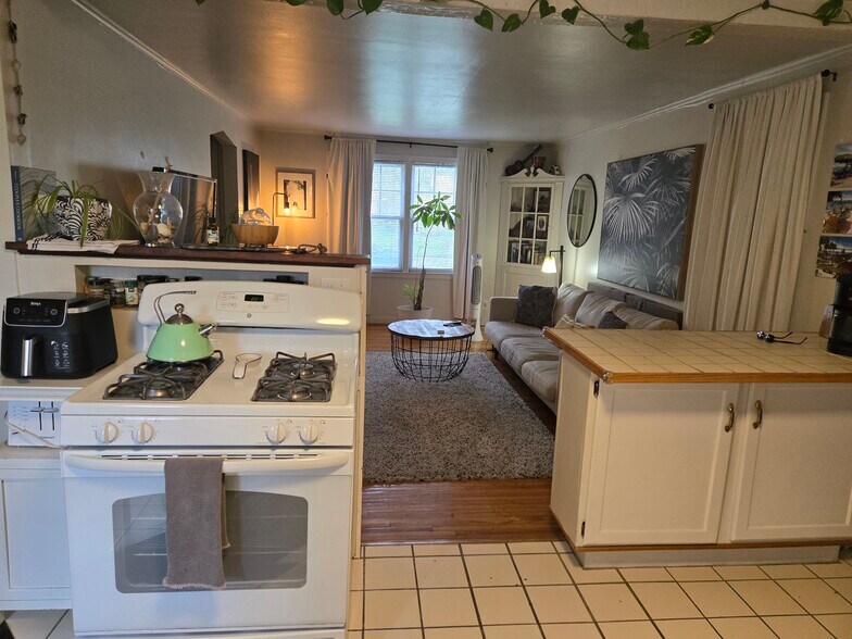 Building Photo - 615 Starin Ave