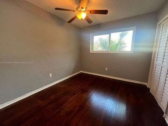 Building Photo - 1330 NE 203rd St