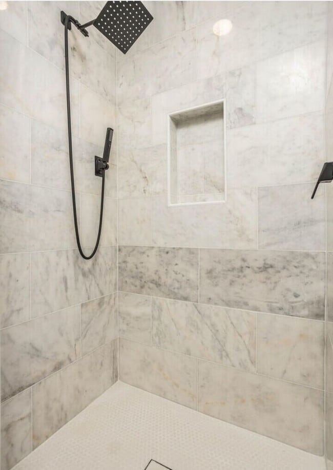 Building Photo - Biltmore District Luxury – 3 month leases avaialble 2,895.00
