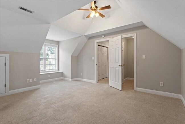 Building Photo - Spacious 4 Bedroom Raleigh Home - Fenced i...