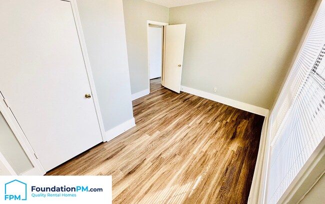 Building Photo - 888 Looney Ave