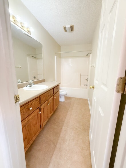 Building Photo - 412 E Pershing Ave