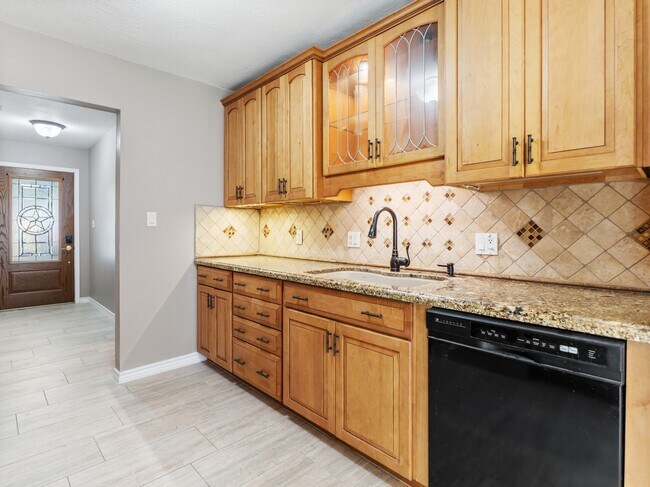 Building Photo - 2208 Gontier Dr