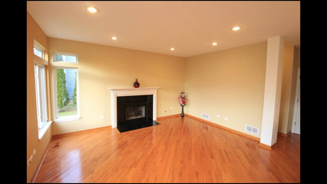 Building Photo - 217 Sparrow Ln