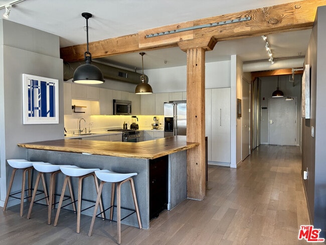 Building Photo - 527 Molino St