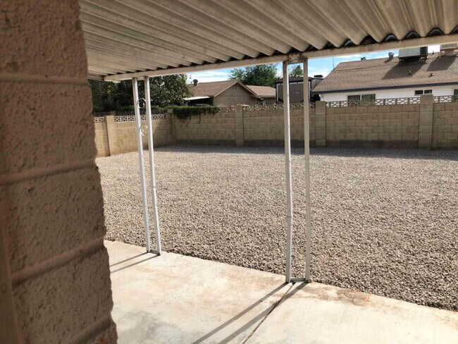 Building Photo - 2155 W Wickieup Ln, Phoenix, AZ 85027