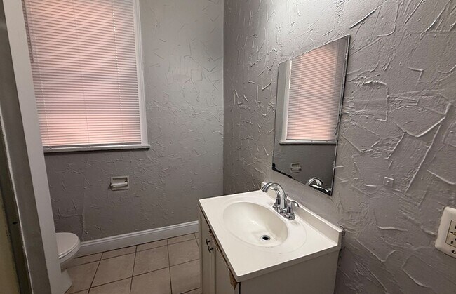 Building Photo - 3238 Bishop St