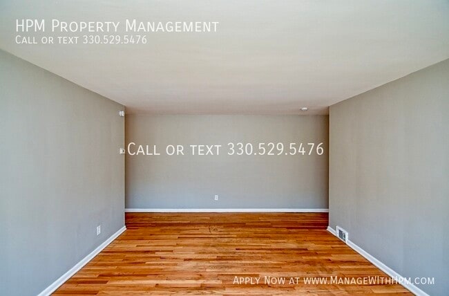 Building Photo - 885 S Green Rd