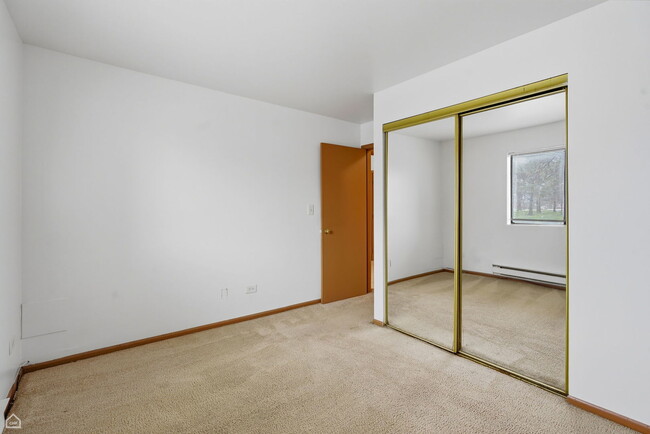 Building Photo - 627 S Virginia Rd