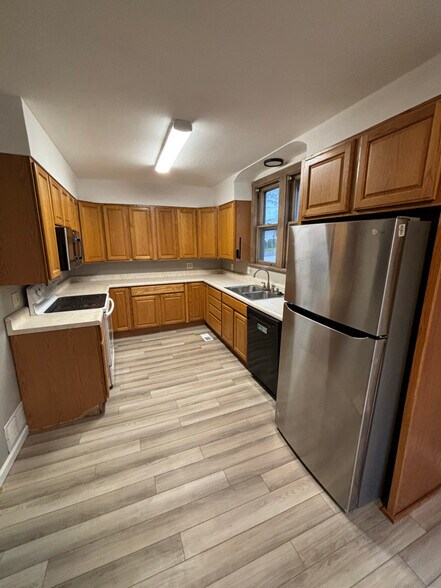 Building Photo - 601 Hillsboro Ave