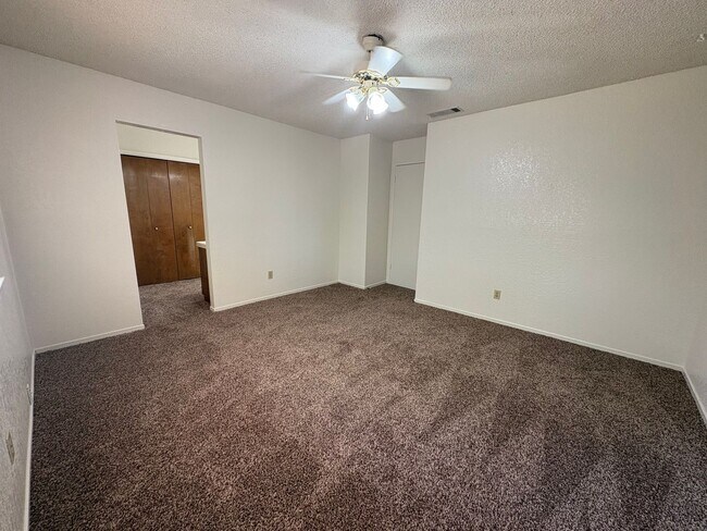 Building Photo - 947 W Seeger Ave